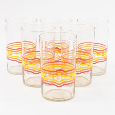 Szklanki do napojów w stylu vintage z lat 70. XX w.