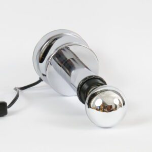 Chromowana lampa stołowa