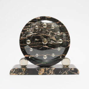 Zegar w stylu art deco wykonany z czarnego marmuru portoro