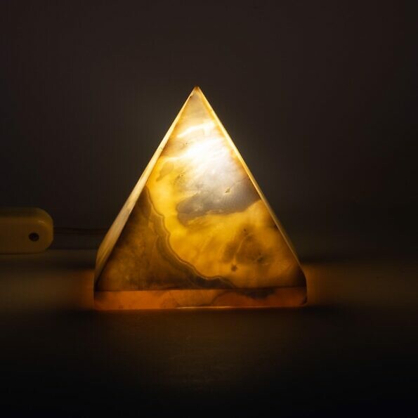 Vintage lampa piramida z onyksu, lata 80.