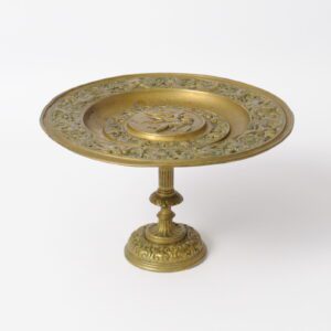 Patera tazza z puttami w stylu Napoleona III, Francja, XIX w.