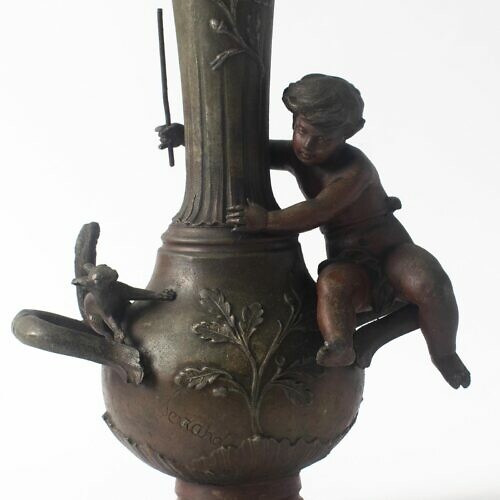 Metalowy wazon chłopiec i wiewiórka, proj. Ernest Ferrand