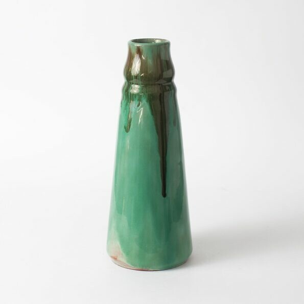 Zielony wazon ze szkliwem zaciekowym z wytwórni Faincerie Thulin z lat 20. XX w.