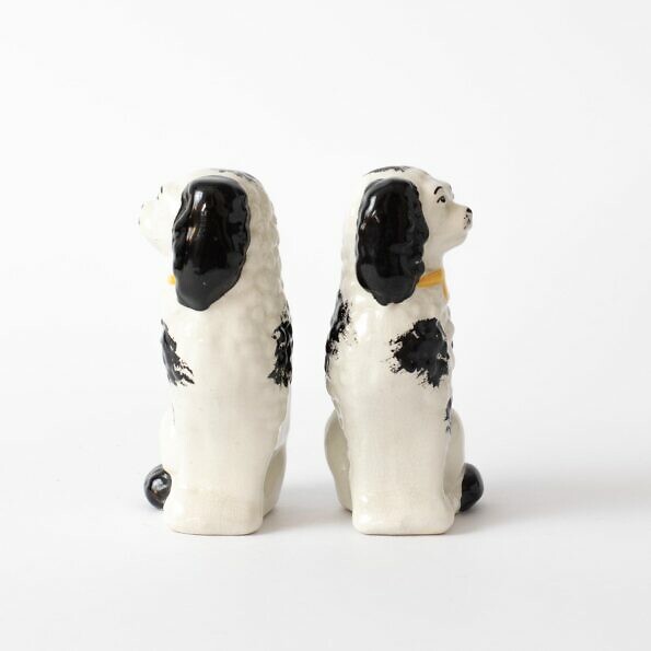 Para ceramicznych figurek psów kominkowych Staffordshire