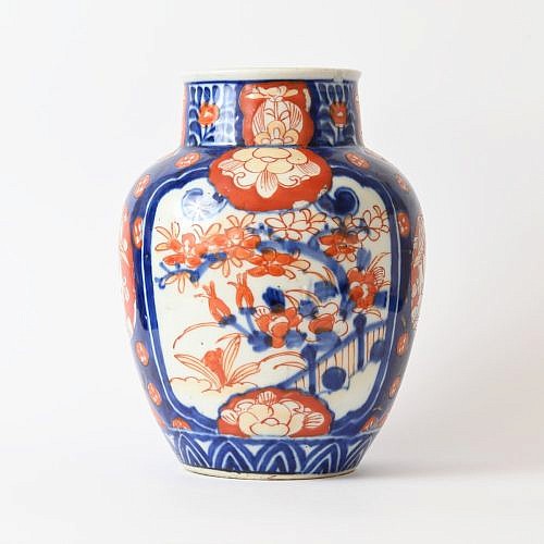 Japoński porcelanowy wazon w stylu Imari, kon. XIX w.