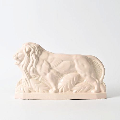 Ceramiczna figura lwa w stylu art deco, Saint Clement, Francja lata 30.
