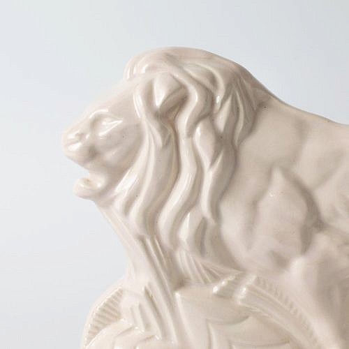 Ceramiczna figura lwa w stylu art deco, Saint Clement, Francja lata 30.