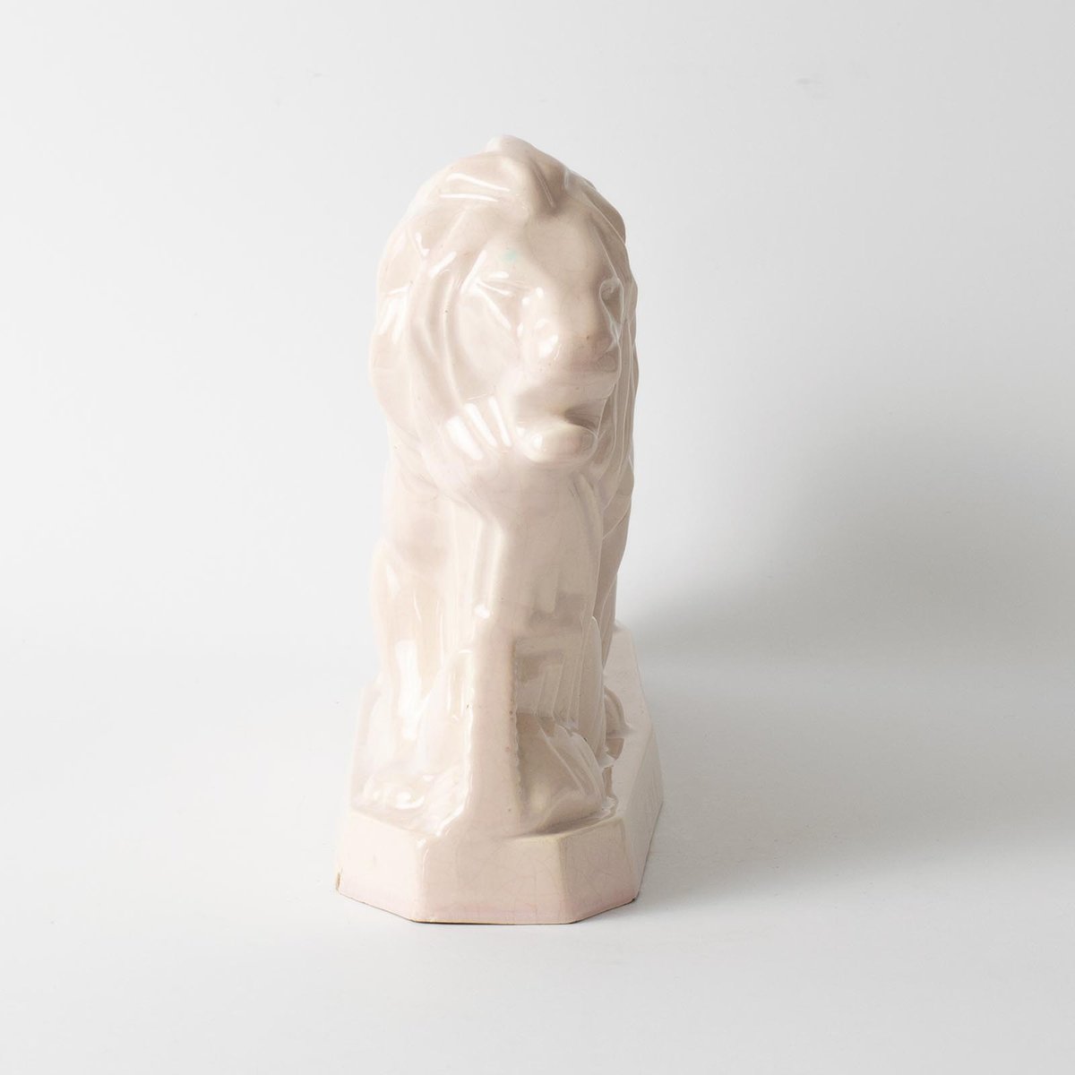 Ceramiczna figura lwa w stylu art deco, Saint Clement, Francja lata 30.